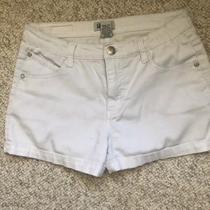 Celebrity pink white shorts sz 30 7J